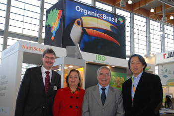 Peter Ottmann (E), CEO NürnbergMesse GmbH - Ligia Amorim, diretora-geral da NürnbergMesse Brasil - Abdala Jamil Abdala, presidente da Francal Feiras e Ming Chao Liu, coordenador executivo do Projeto Organics Brazil.